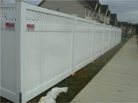 <b>white vinyl privacy fence with diagonal lattice top</b>